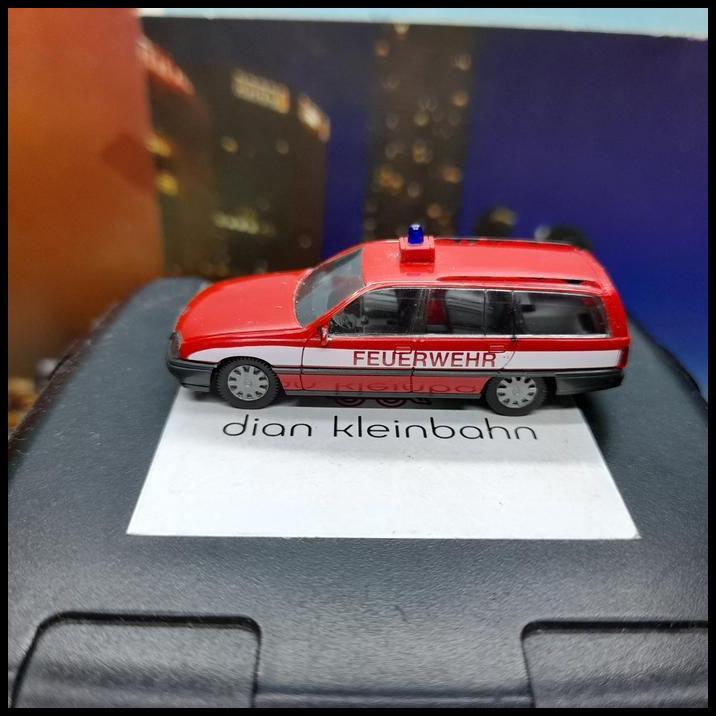 TERLARIS HERPA SKALA 1:87 - OPEL OMEGA GLS MERAH (HP196) 