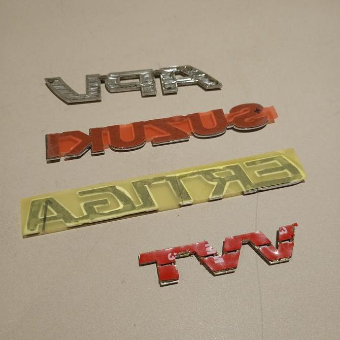 Emblem Suzuki APV Ertiga VVT ori bekas