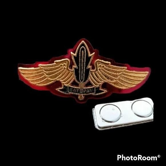 pin security wing gold mika magnet bahan cor tebal
