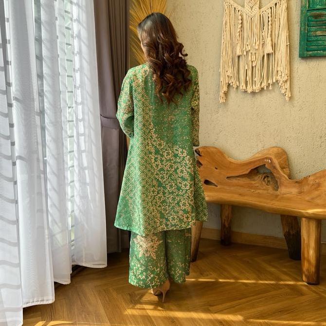 Lausboutique-Outer Set-Seri Alam-Setelan Batik Kondangan Celana Kancing LA