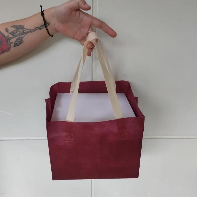Tas spunbond kotak nasi / box nasi 22x22 20x20 18x18 / tas hajatan