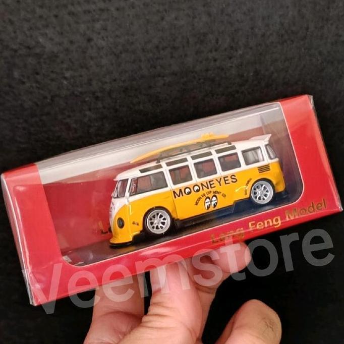 Diecast 1:64 Volkswagen T1 Kombi Mooneyes [LFModel] with Surfboard