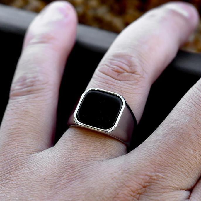 Pria Retro Sederhana Persegi Hitam Cincin Batu Permata Buatan Perak Permukaan Halus Hadiah Aksesori 