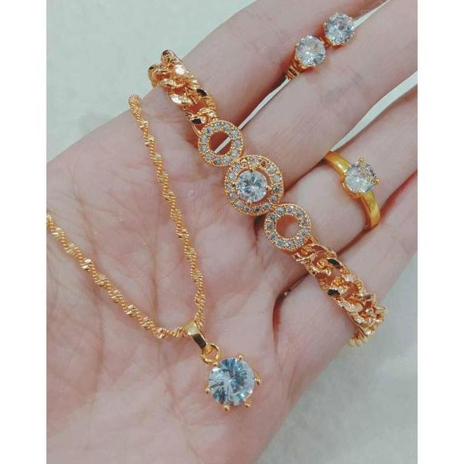 Satu Set Perhiasan Wanita Dewasa Model Rantai permata satu Elegan Aksesoris Titanium Gold Jewelllery