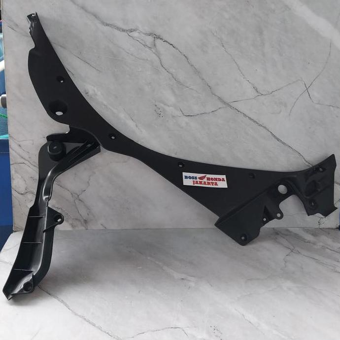 SPAREPART CBR 150R : 64350-K45-N00 COVER DALAM FAIRING TENGAH KANAN CBR 150R K45A / COWL, R INNER MI