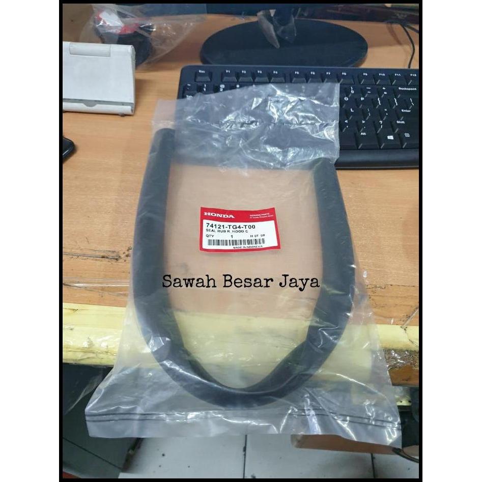 TERLARIS SEAL RUBBER HOOD - KARET TENGAH KANAN KAP MESIN HONDA NEW BRIO GEN.2 SATYA - RS 2018 2019 2