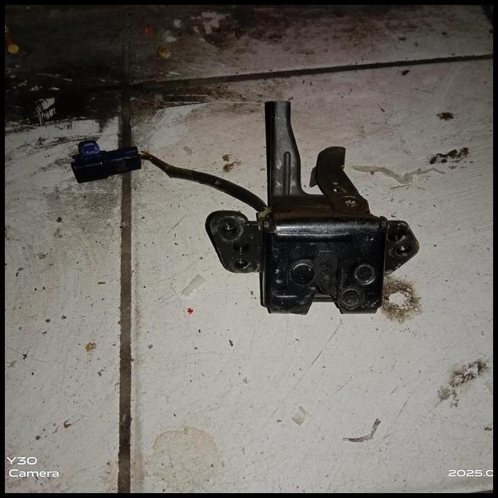TERLARIS DOOR LOCK BAGASI YARIS BAKPAO 2007-2013 ORIGINAL
