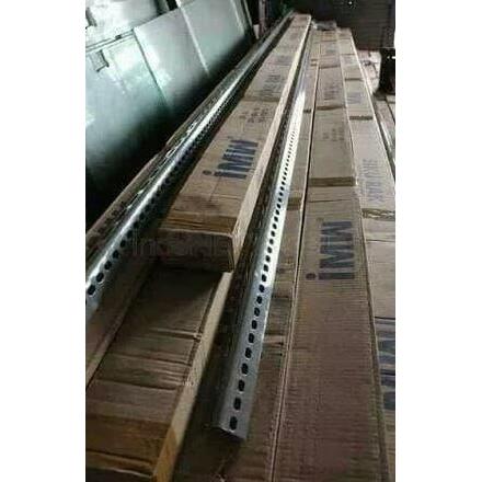 Besi siku lobang IMW 2mmx3.6x3.6 panjang 3 m
