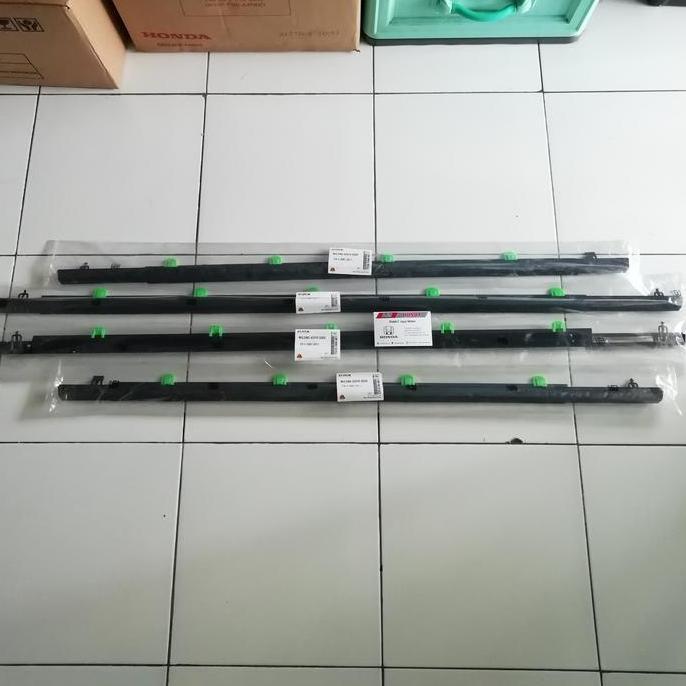Ready karet pelipit kaca luar honda Freed