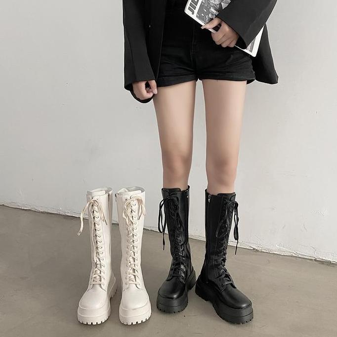 Sepatu Boot Panjang Wanita Hak Sedang SFW 284 tapak karet warna hitam dan putih Shoes TA