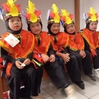 Best Seller Baju Adat Dayak Anak Laki-Laki/Wanita Karnaval/Pentas Tari/Kartini