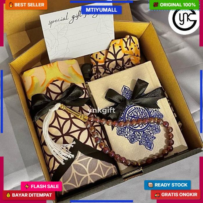Ynk Gift Hampers Sajadah + Alquran Traveling | Kado Wisuda, Ulang Tahun Cewek & Cowok, Hadiah Islami