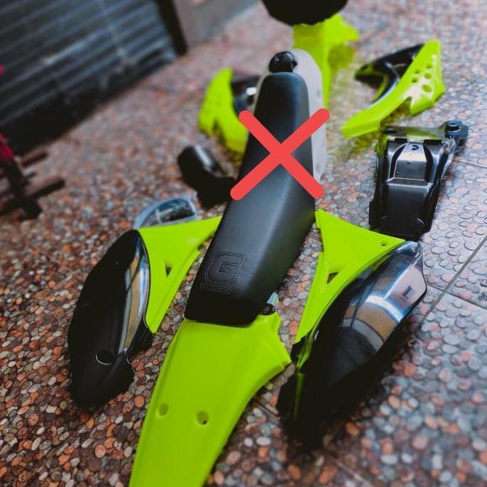 Body Set KLX 150 merk Gordon warna hitam flou tanpa jok dan tangki
