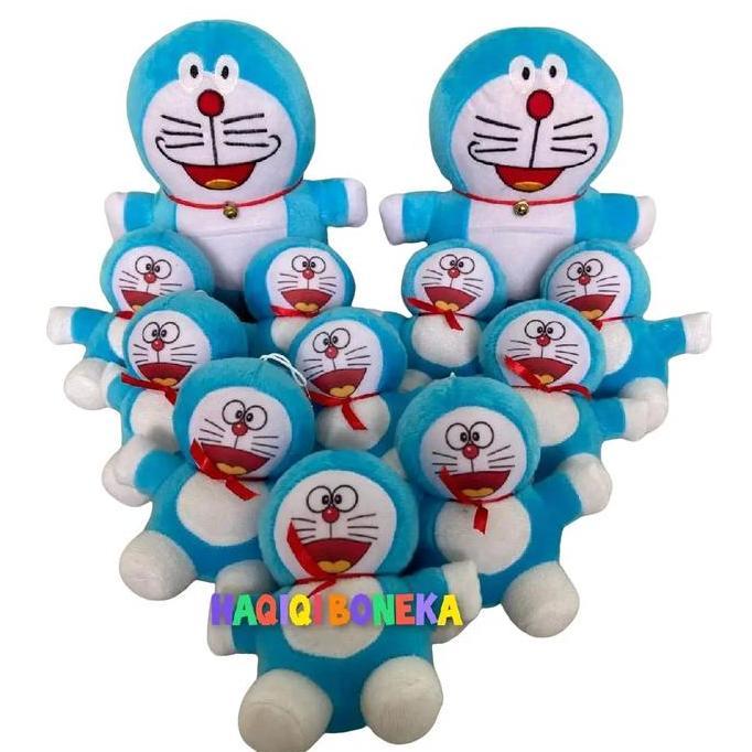 BONEKA DORAEMON BERANAK ISI 12 PCS INDUK 30 CM WARNA WARNI LUCU DAN IMUT COCOK UNTUK HIASAN DASHBOAR