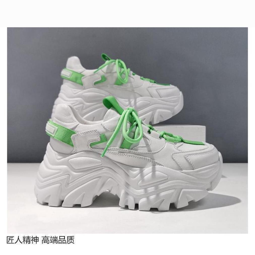 Terbaru Sepatu Sneakers Modis Wanita Selebriti Eropa