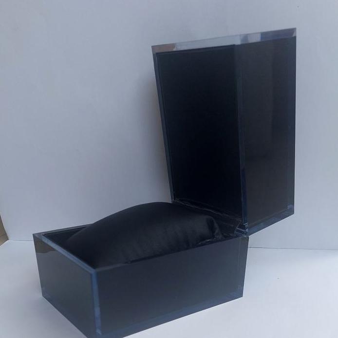 BOX JAM TANGAN KOTAK JAM TANGAN ORIGINAL FRENCH CONNECTION FCUK UNTUK KADO