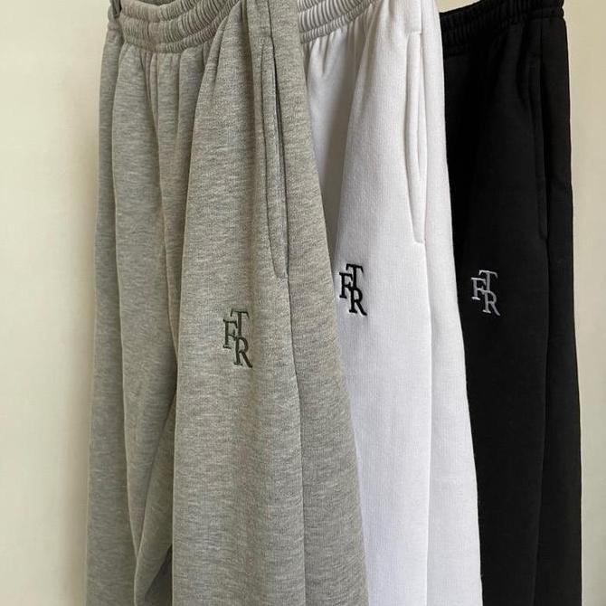 First Time Round - Classic Sweatpants - Black