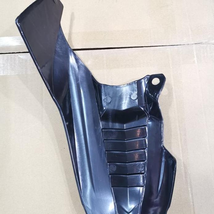 spakbor kolong vario 125/150 warna hitam doff saja