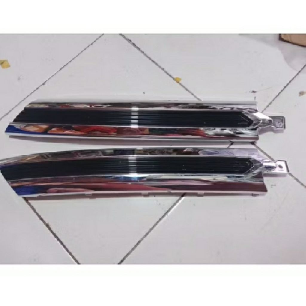 Lis garnis gril Suzuki XL 7 original