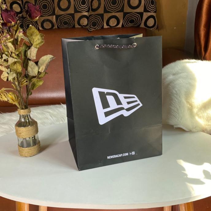 Paper Bag New Era Original Store Size Medium Pembungkus Kado Topi Cap