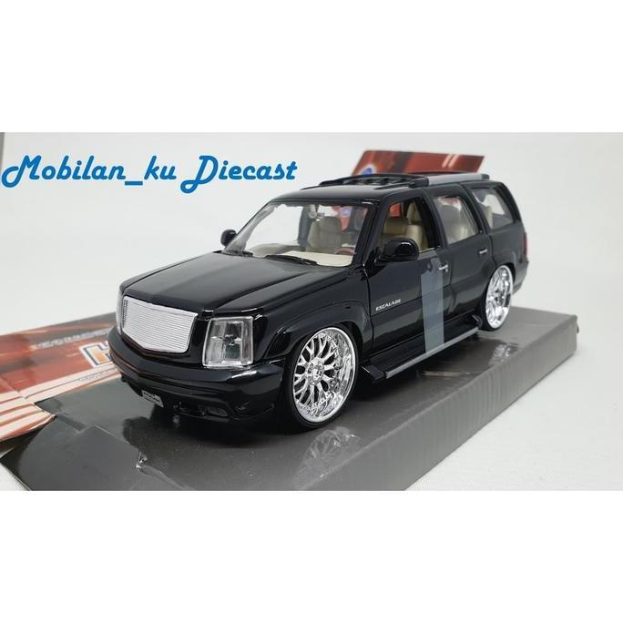 Diecast 2002 Cadillac Escalade Welly Hot Rider 1:24 Hitam