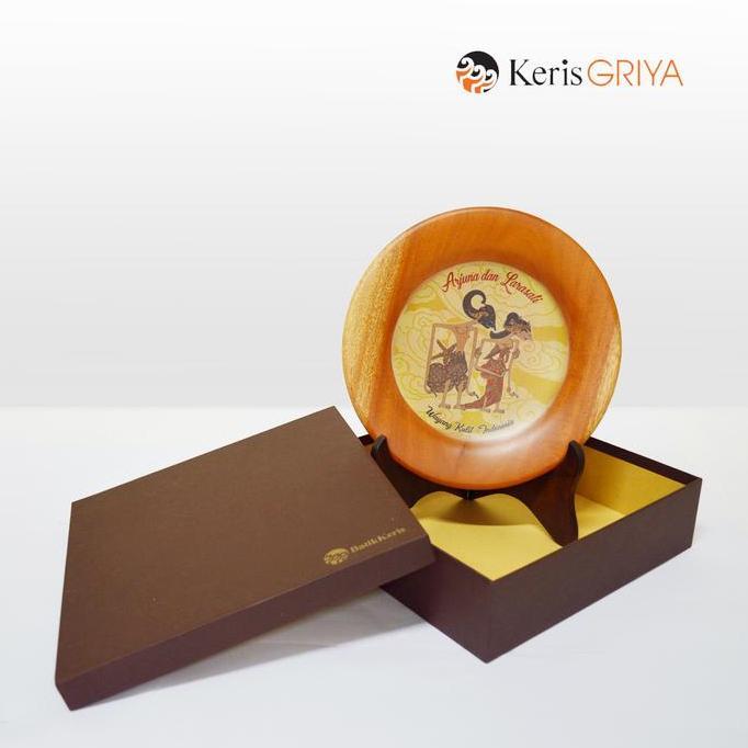 Batik Keris Piring Stand Kayu Arjuna Larasati