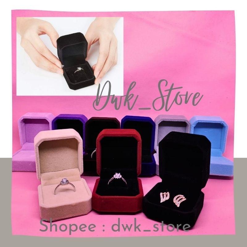 Ring Box / Box Cincin / Kotak Cincin / Kotak Perhiasan Anting / Cincin Lamaran / Tunangan Beludru Me