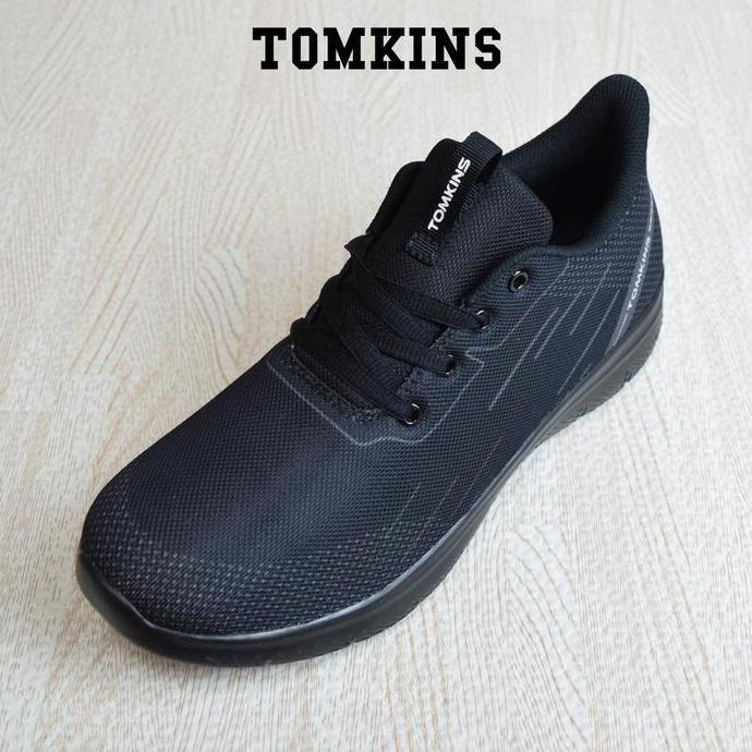 TOMKINS Axel - Hitam Sepatu Sekolah