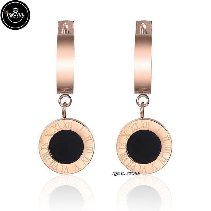 Elleria- Anting Titanium Nita Anti Karat / Anting Motif Bulat Hitam Tulisan Romawi Anti Karat Dan Lu