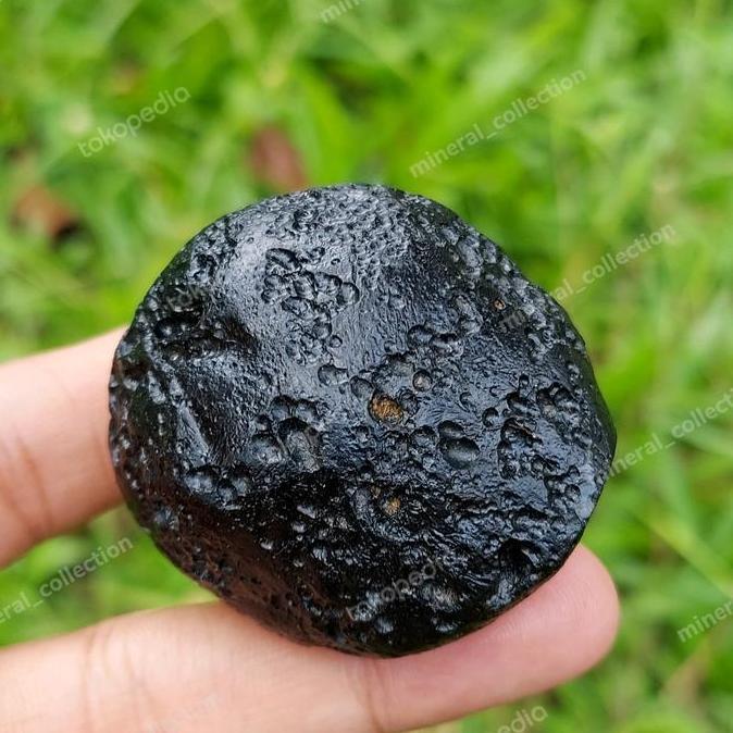 meteorite tektite natural
