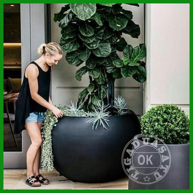 Pot Terazzo Bola Jumbo Besar (D80cm x T65cm) - Hitam