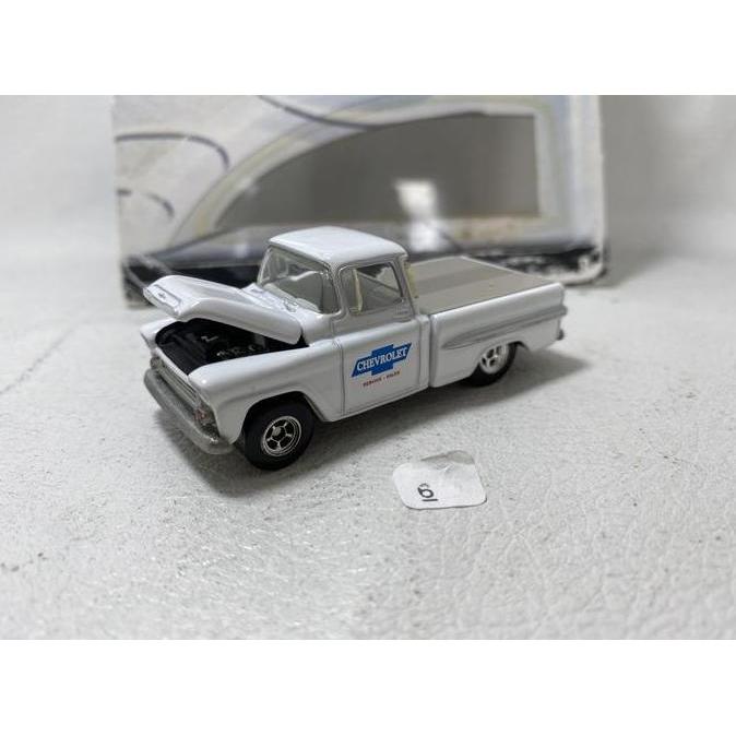 HOT WHEELS HOTWHEELS 100% CUSTOM CLASSICS MAGAZINE '59 CHEVY APACHE WHITE SHOBBY