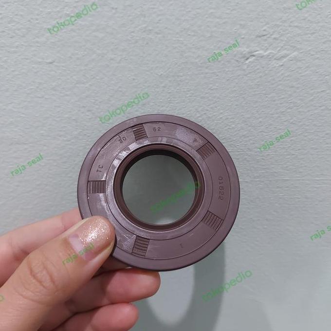 DF113 - Oil seal TC 30 62 7 FKM . TC 30 x 62 x 7 FKM VITTON