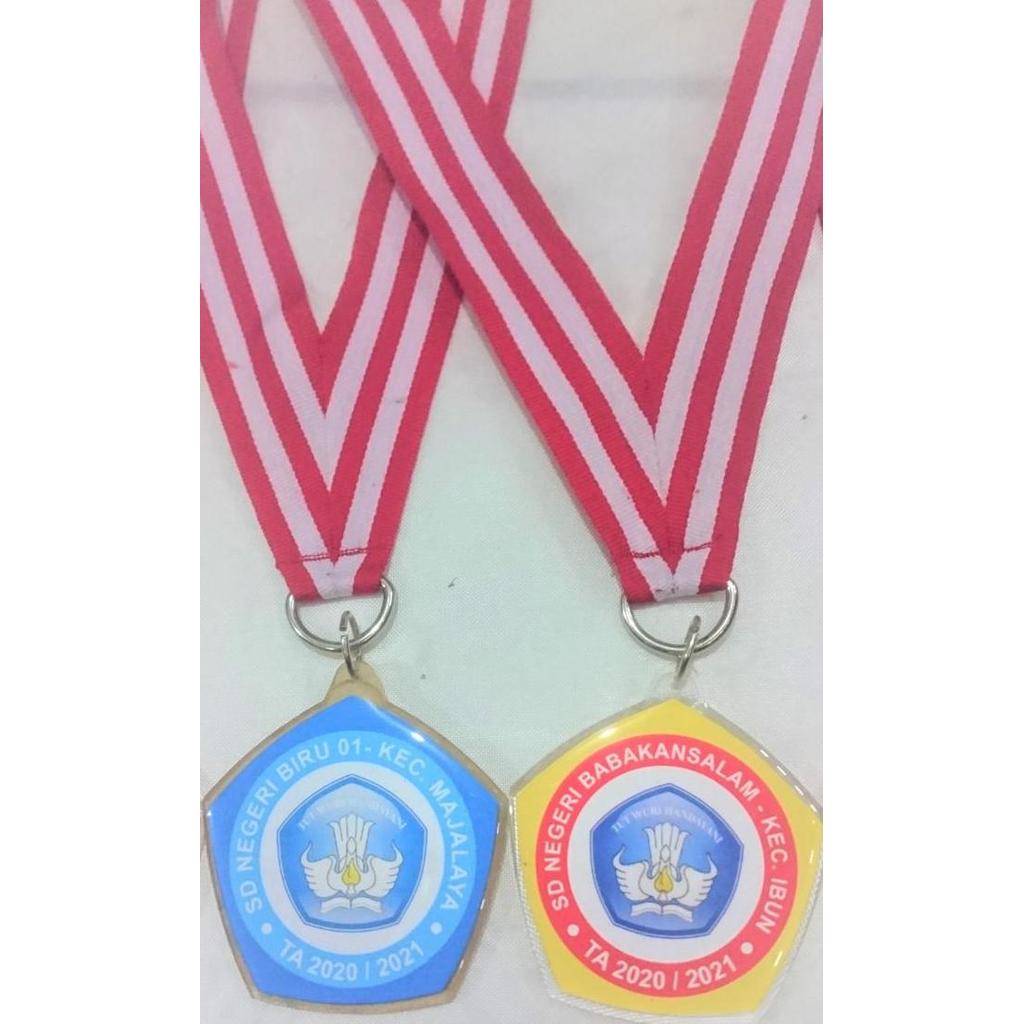 Medali Custom Kelulusan Gordon Wisuda Sekolah Akrilik Resin Segilima