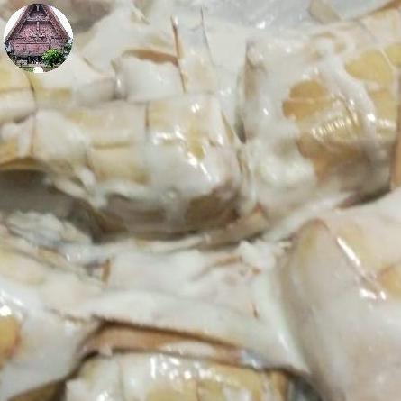 Ketupat Ketan Santan kuliner dari medan harga Rp. 6000 min 50 PT