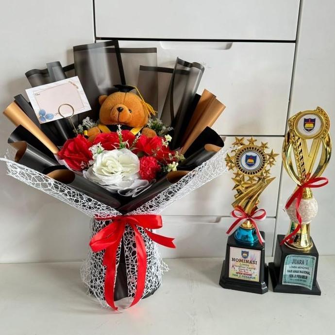 Fiore- Buket Wisuda Bunga Graduation Bouquet Bucket Buket Bunga Wisuda Buket Wisuda Anak Cowok Hadia