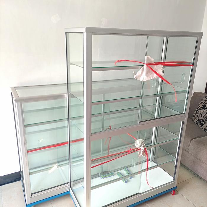 etalase kaca alumunium tinggi 1,5 m