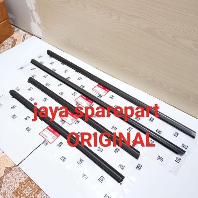 Pelipit Karet Kaca Luar Honda Jazz Rs 2009-2013 Original 1Set 4Pc