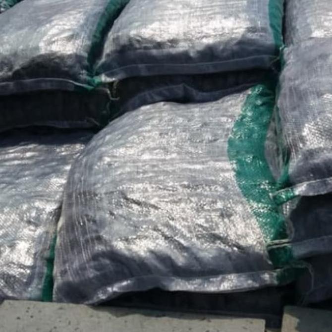 BATU KORAL HITAM//batu koral taman