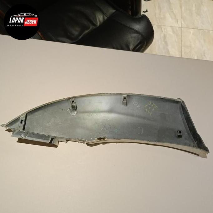 Ready spoiler spakbor quarter belakang kiri Toyota Fortuner2010 - 2014 bekas