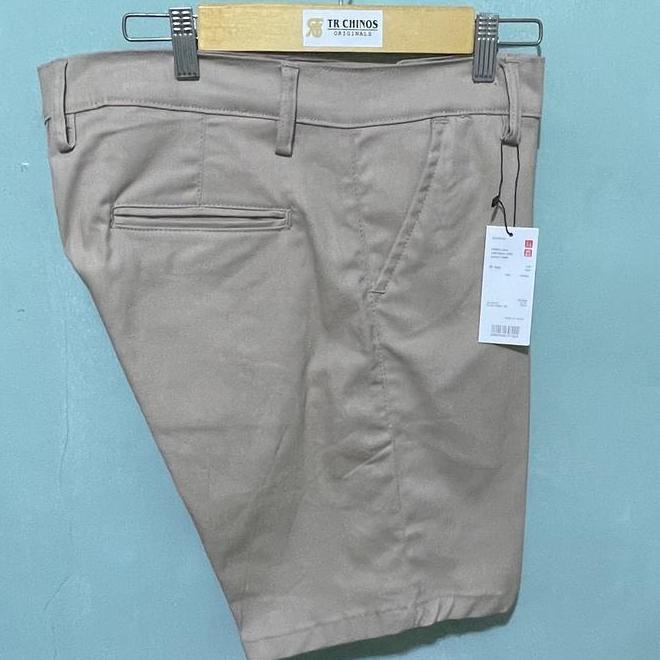 Celana Pendek Uniqlo//Chinos Celana Uniqlo//Celana Uniqlo Pria Pendek//Celana
