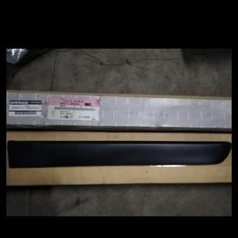 TERLARIS MOULDING PINTU BELAKANG NISSAN XTRAIL T30 82870/71-8H300 ORISINIL 