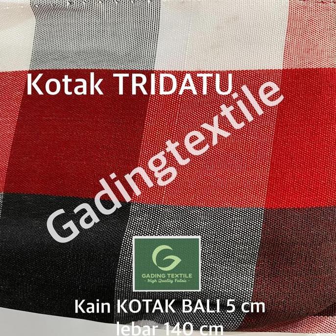 ( PER 1 ROLL ) KAIN MOTIF KOTAK KOTAK BALI HITAM PUTIH MERAH CATUR TRIDATU POLYESTER 5 CM LEBAR 140 