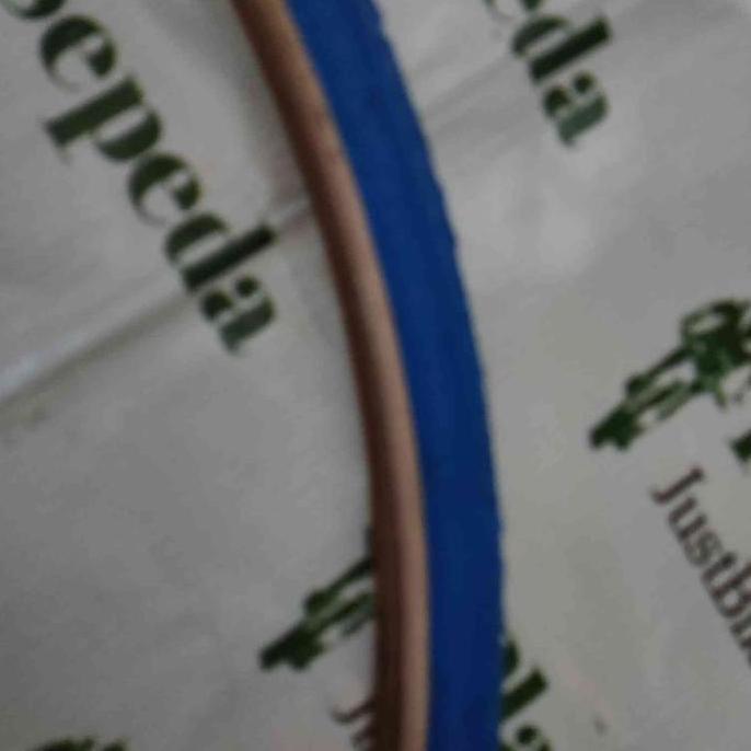 Ban Luar Lucky Stone 700 x 23 Biru