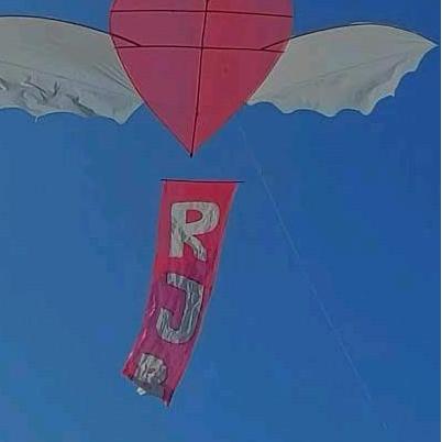 Layangan Love Viral 80Cm Harga Termurah