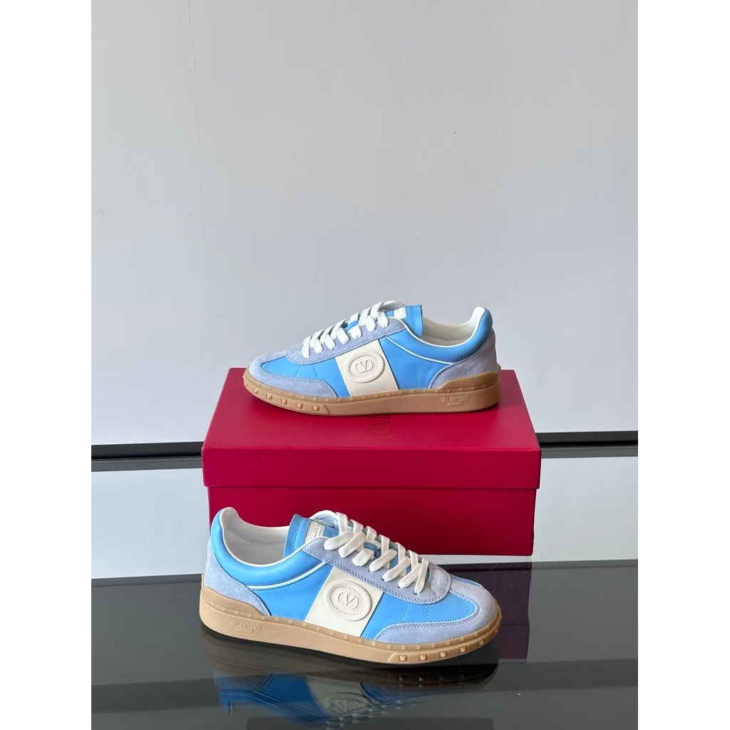 VALENTINO GARAVANI UPVILLAGE Men's Low-Top Sneakers  Material: Rubber sole with embossed logo studs 