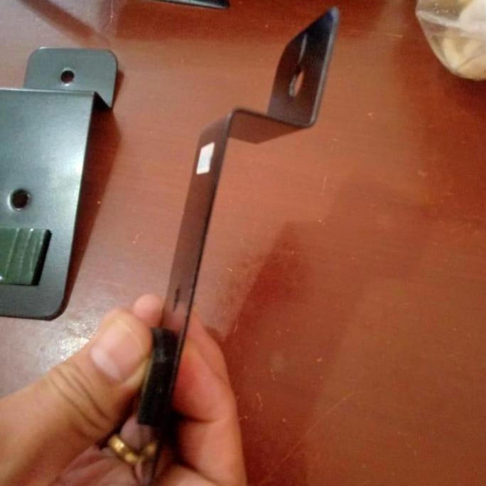 Breket Dudukan Tonjoloan Plat Nomor Mobil