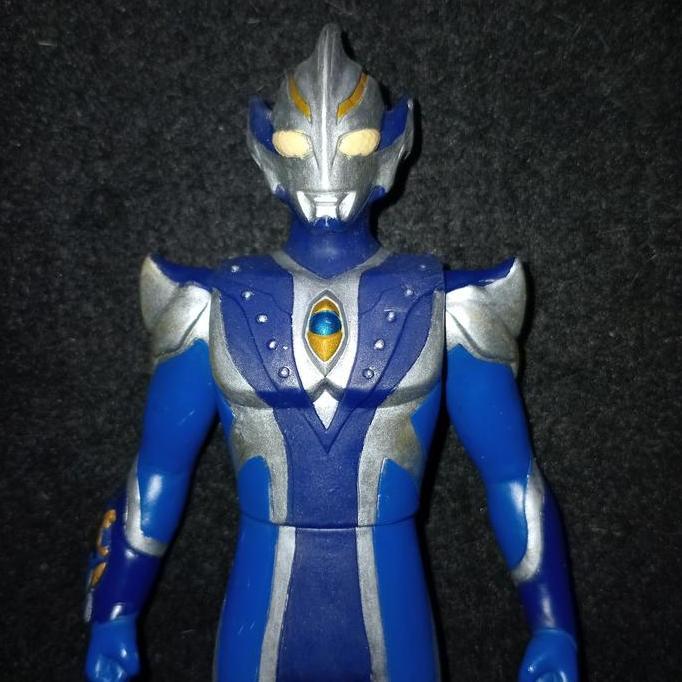 UHS Ultra Hero Series 16 Cm Ultraman Hikari by Bandai