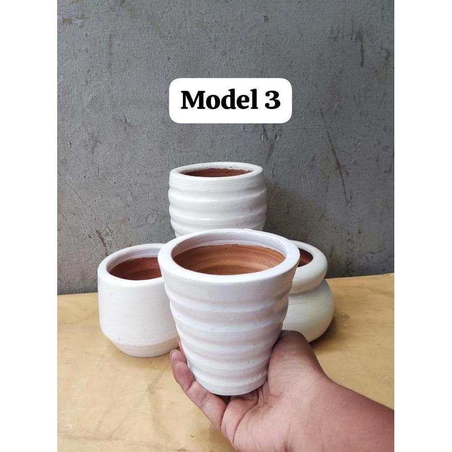 pot gerabah kecil,pot meja kerja,pot interior,pot kaktus,vas bunga