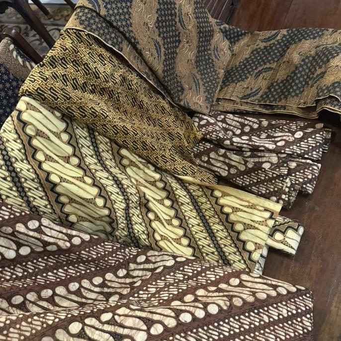 Kain Batik Jarik Solo Stok Toko Lama Sudah Ada Wirunya Bisa Dijadikan Jarik atau Bahan Busana Batik 
